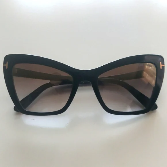Tom Ford | Accessories | Tom Ford Sunglasses Valesca2 Tf555  display picture 1